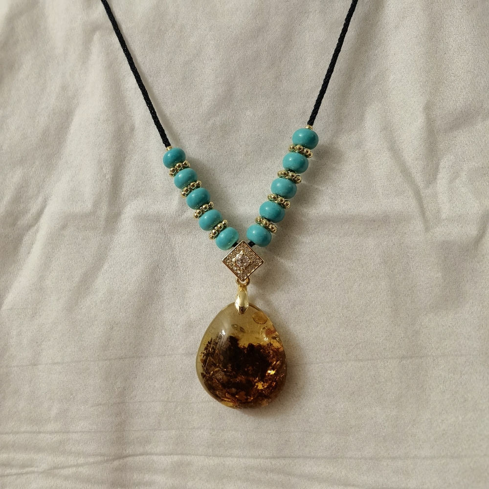 Natural Hubei turquoise beads necklace, with natual amber pendant.
